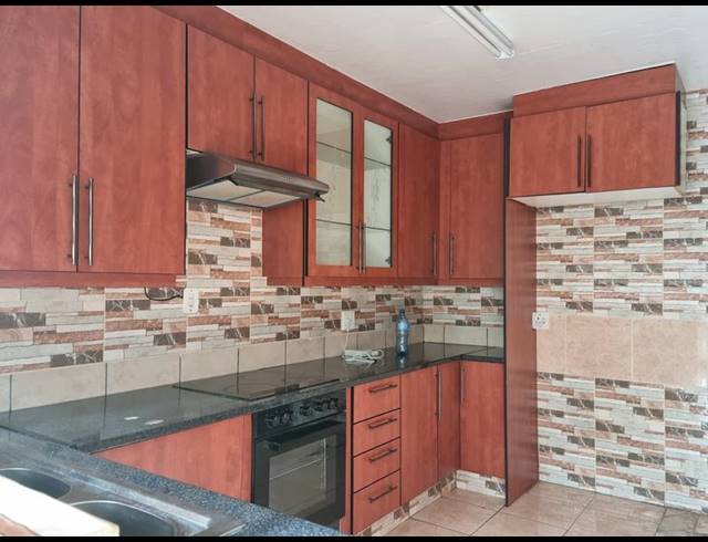 3 BEDROOM APARTMENT FOR SALE IN WEST TURFFONTEIN